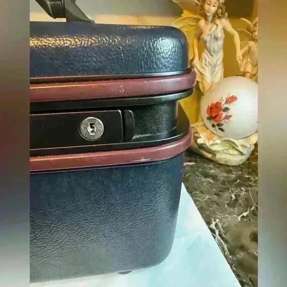 Samsonite Train/Make-Up Case - Picture 3 of 10